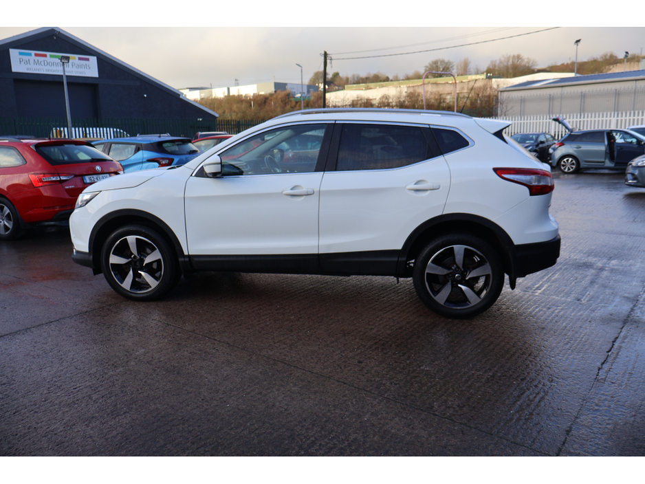 2017 Nissan Qashqai SV PREMIUM  Low Mileage Huge Spec €15,495