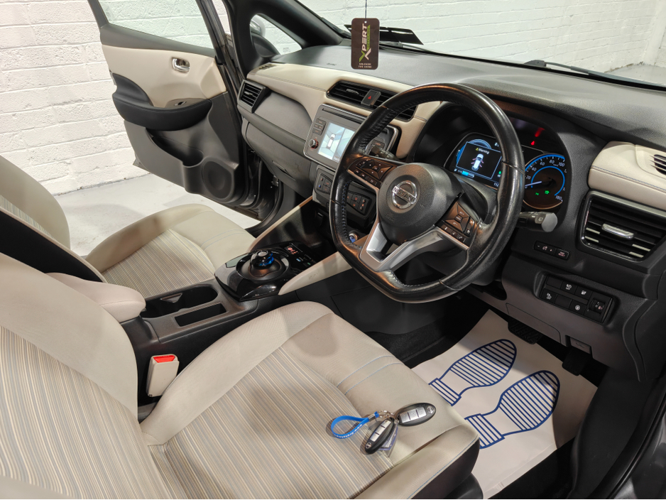 2019 Nissan Leaf - image 13