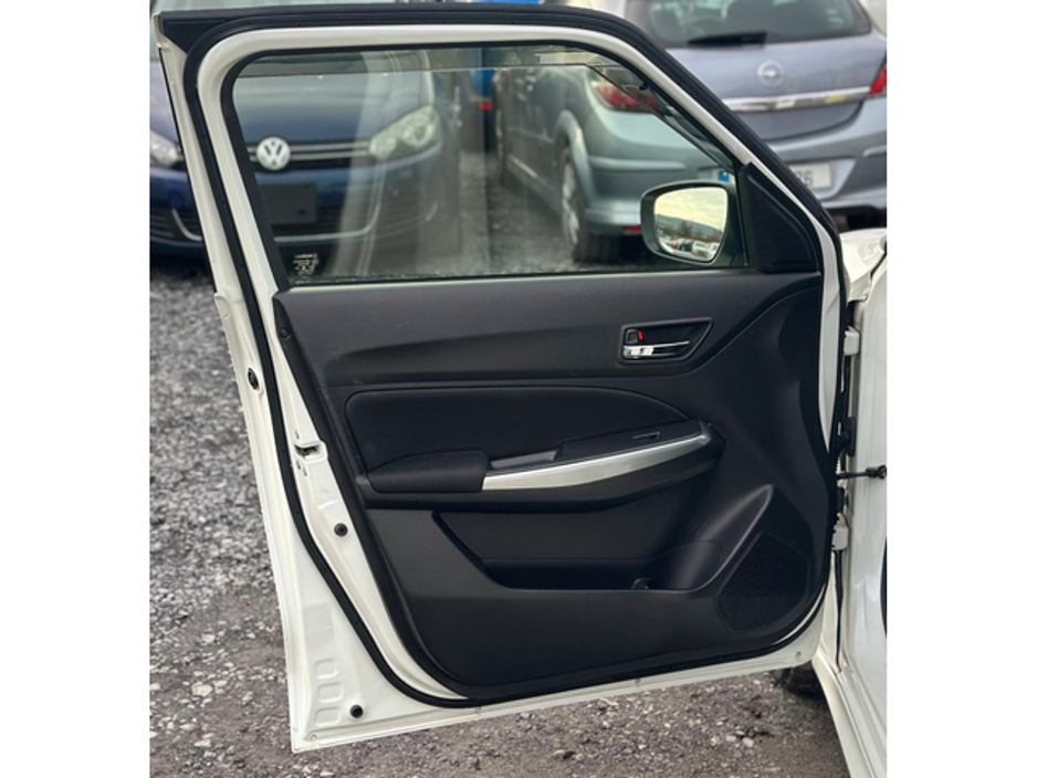 2018 Suzuki Swift - image 8