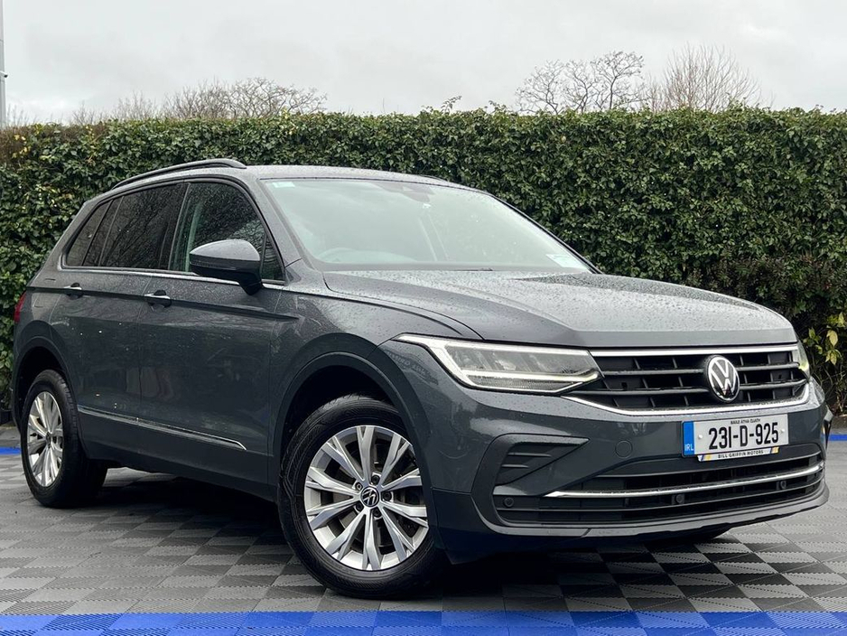 2023 Volkswagen Tiguan LIFE 1.4 HYBRID // DIGITAL CLUSTER // APPLE CARPLAY/ANDROID AUTO // DUAL ZONE CLIMATE CONTROL €31,900