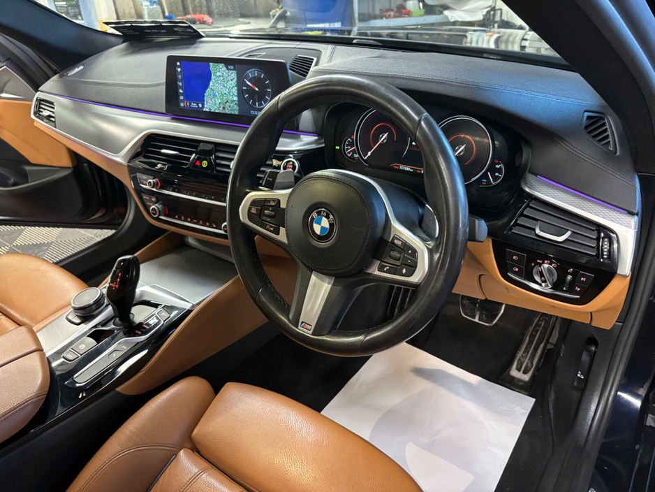 2017 BMW 5 Series - image 8