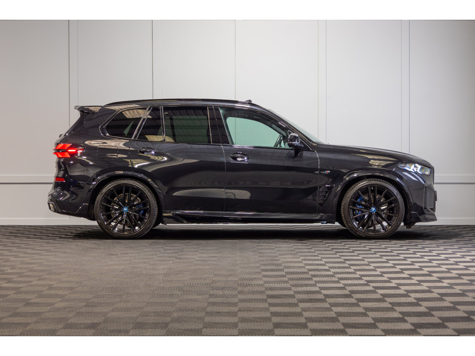 2025 BMW X5 - image 6