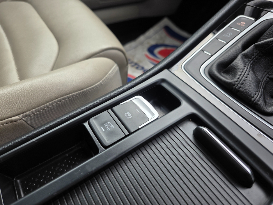 2015 Volkswagen Golf - image 20