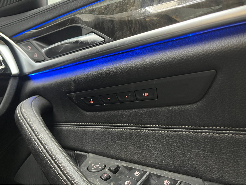 2017 BMW 5 Series - image 12