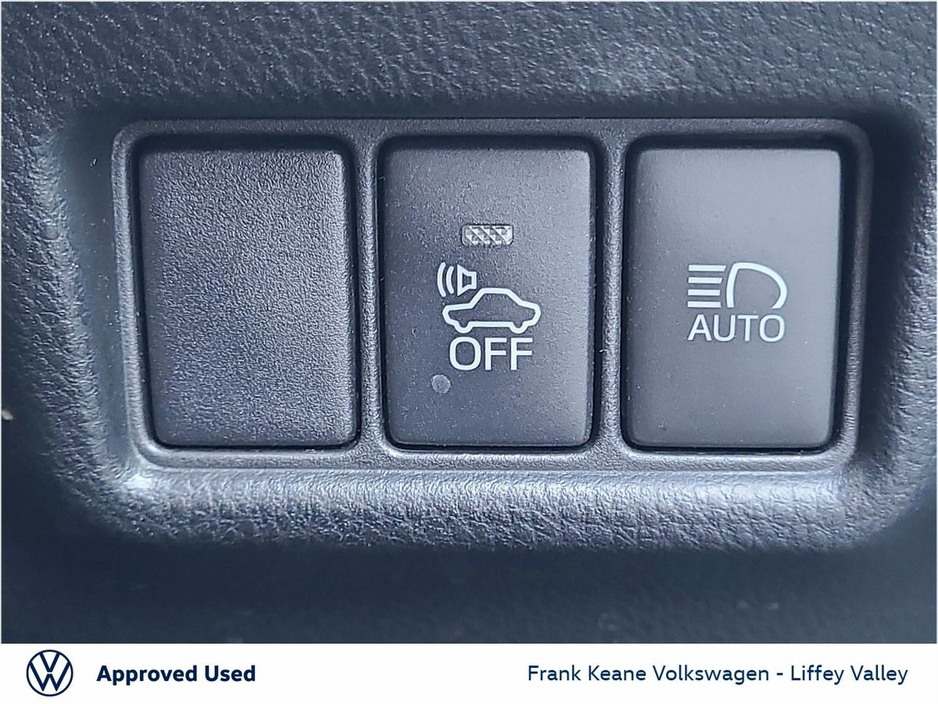 2018 Toyota C-HR SOL AUTO HYBRID 1.8 * *FULL LEATHER* *DIAMOND CUT ALLOYS* *CARPLAY* *HEATED SEATS* *BLIND SPOT* *NEW NCT* *12 MONTHS FRANK KEANE WARRANTY* *FINANCE AVAILABLE* €21,995