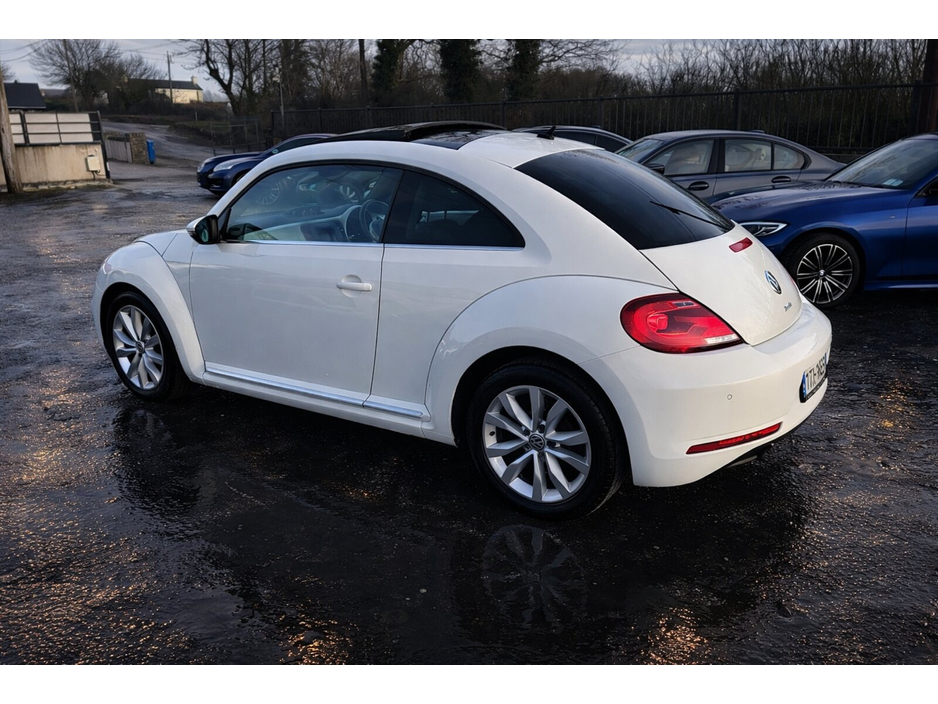 2017 Volkswagen Beetle - image 2