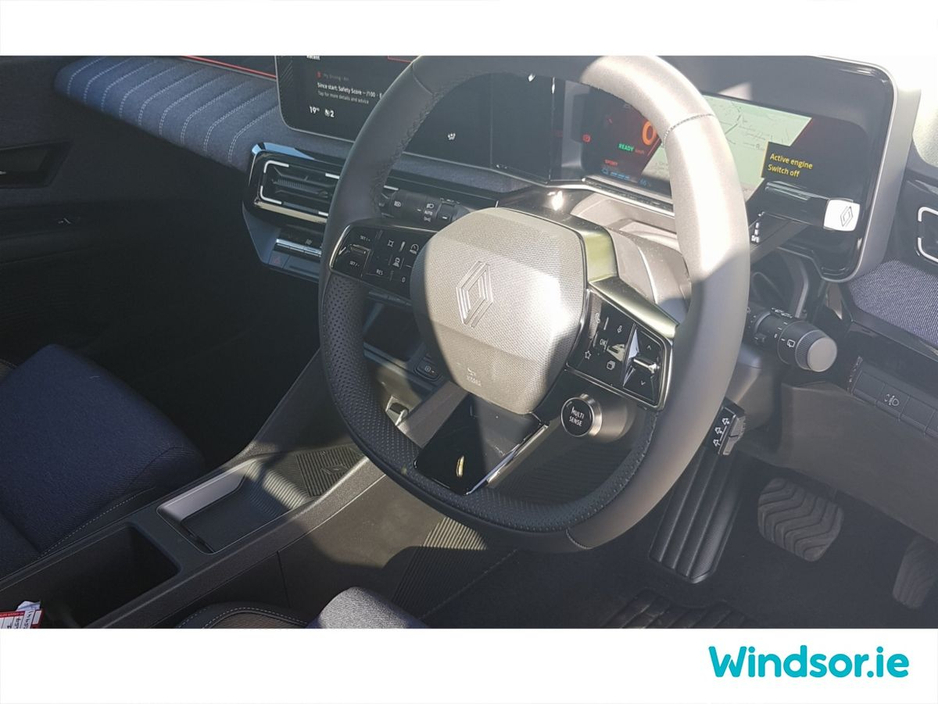 2025 Renault 5 - image 10