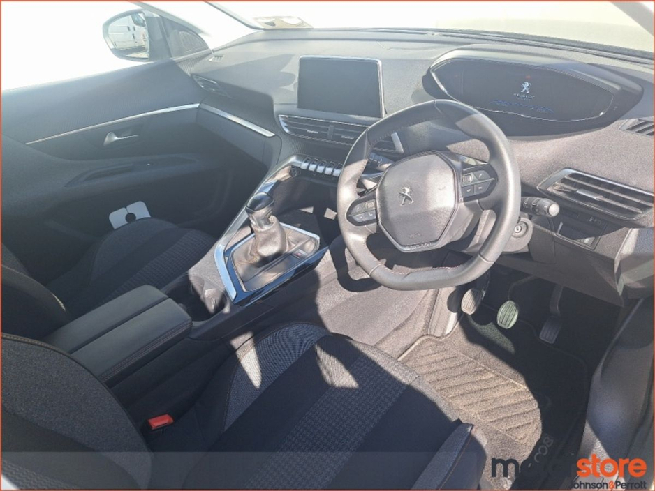 2020 Peugeot 3008 - image 14