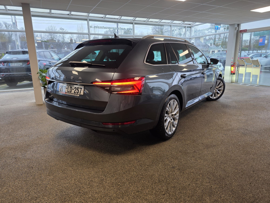 2020 Skoda Superb - image 7