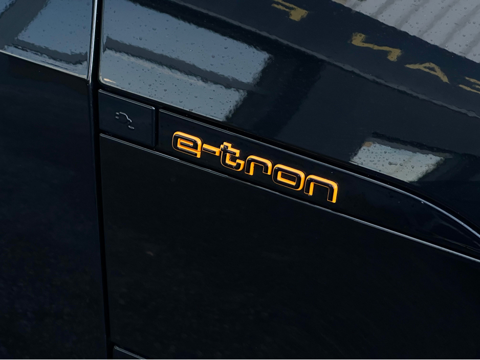 2022 Audi e-tron 55 300KW Q S LINE A €34,950