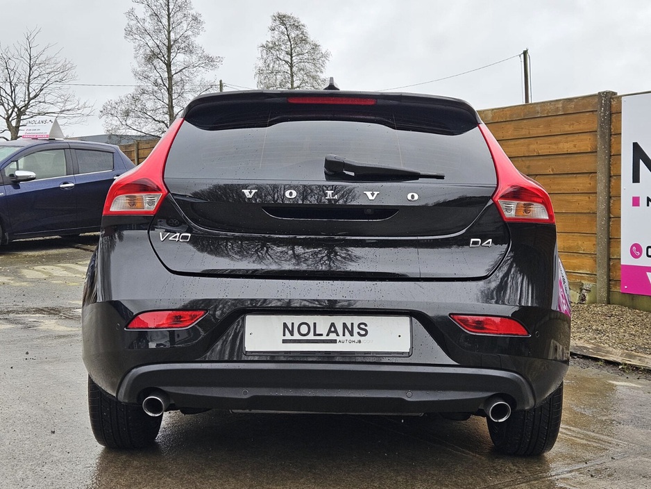 2016 Volvo V40 - image 7