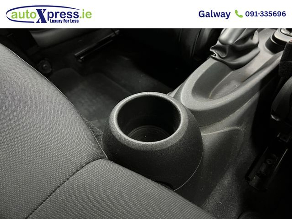 2017 MINI Cooper D - image 17