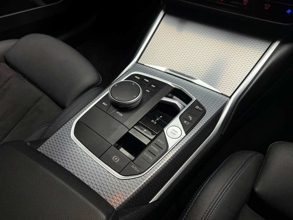 2024 BMW 3 Series - image 16