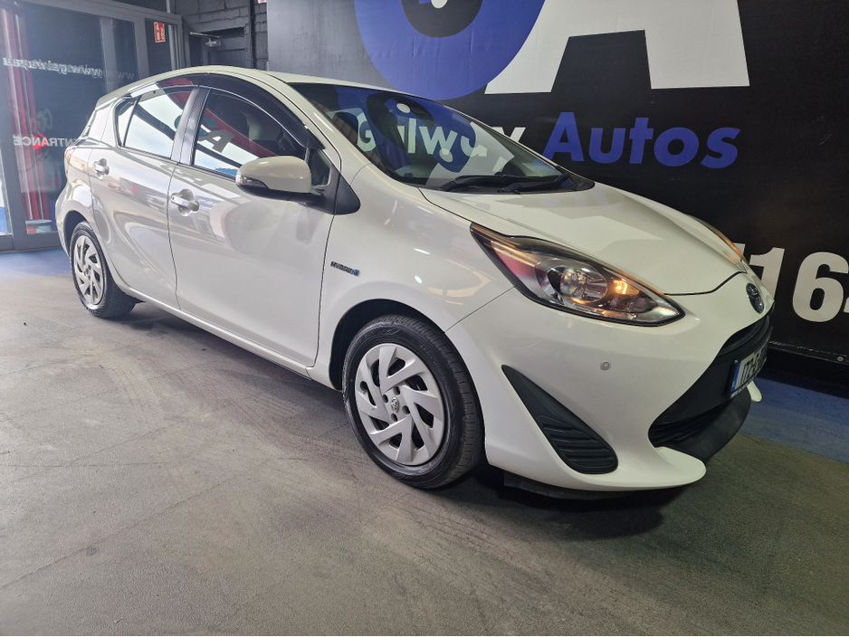 2018 Toyota Aqua - image 12