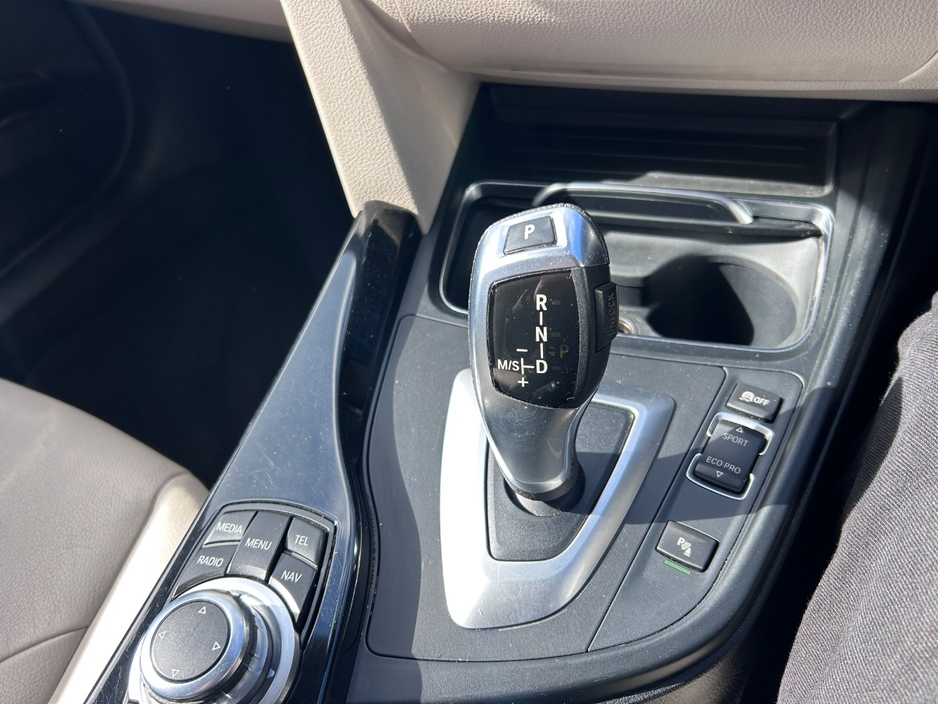 2016 BMW 3 Series - image 19