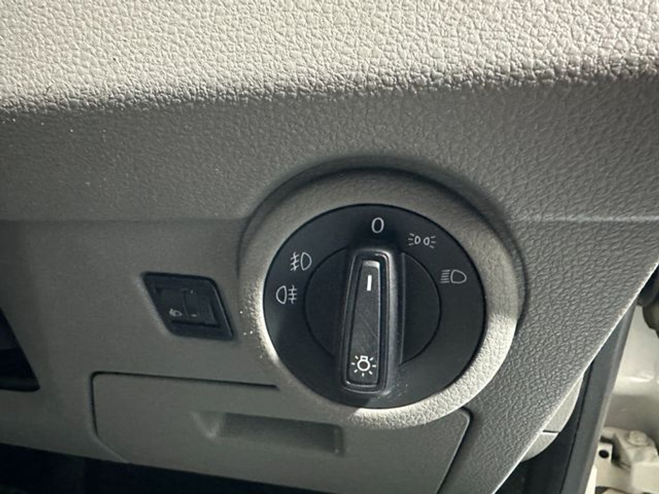 2021 Volkswagen Transporter - image 12