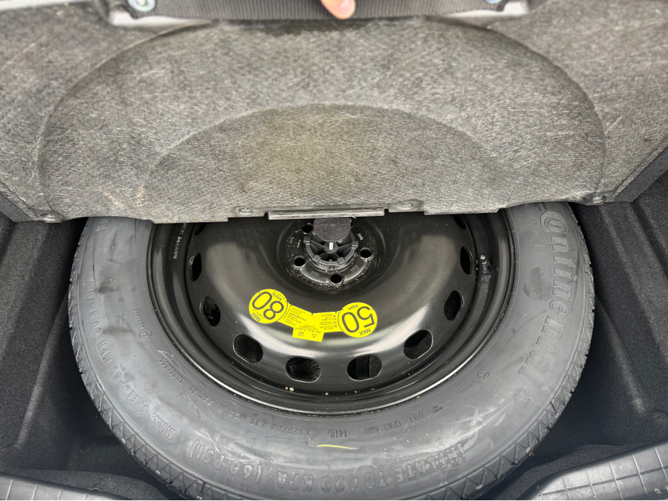 2018 Land Rover Range Rover Velar - image 24