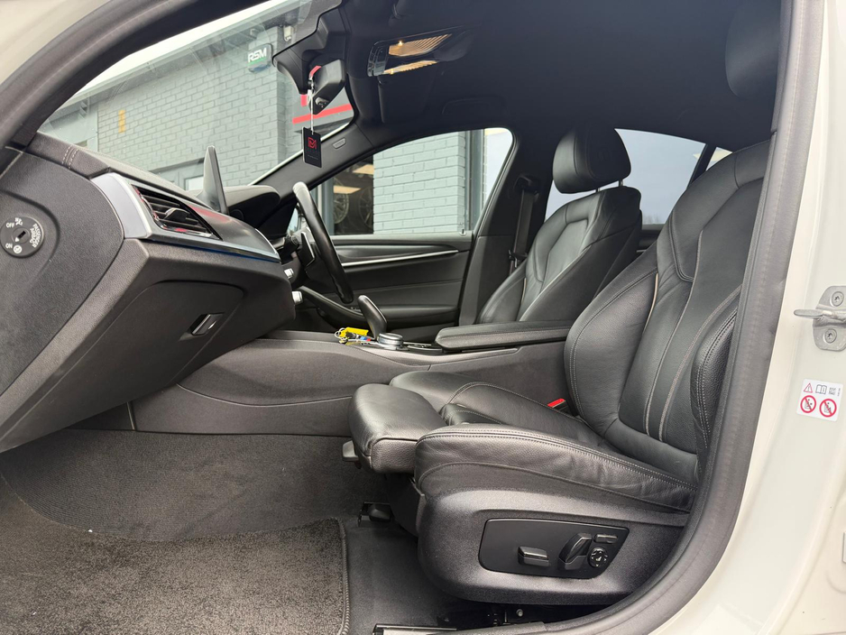 2021 BMW 5 Series - image 25