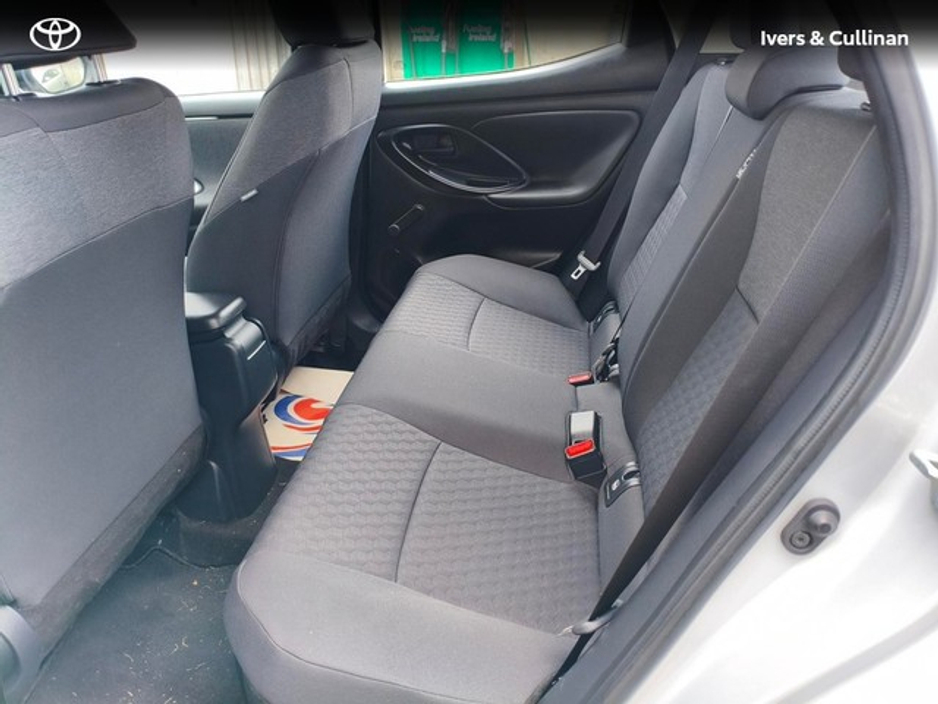 2021 Toyota Yaris - image 7