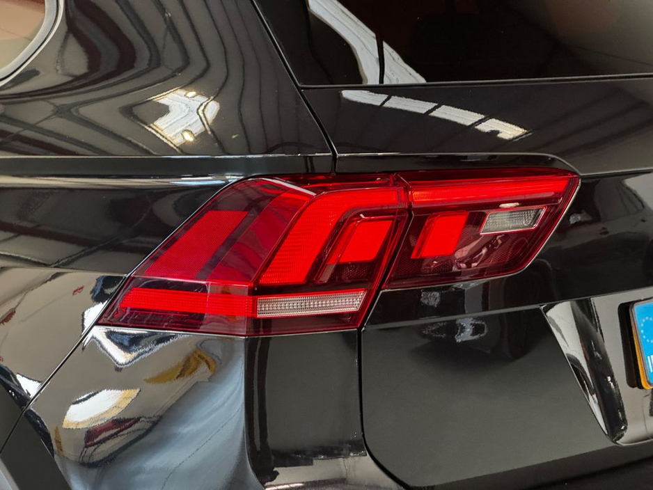 2024 Volkswagen Tiguan - image 12