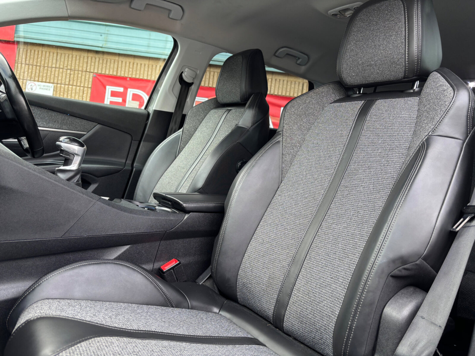 2018 Peugeot 5008 - image 11