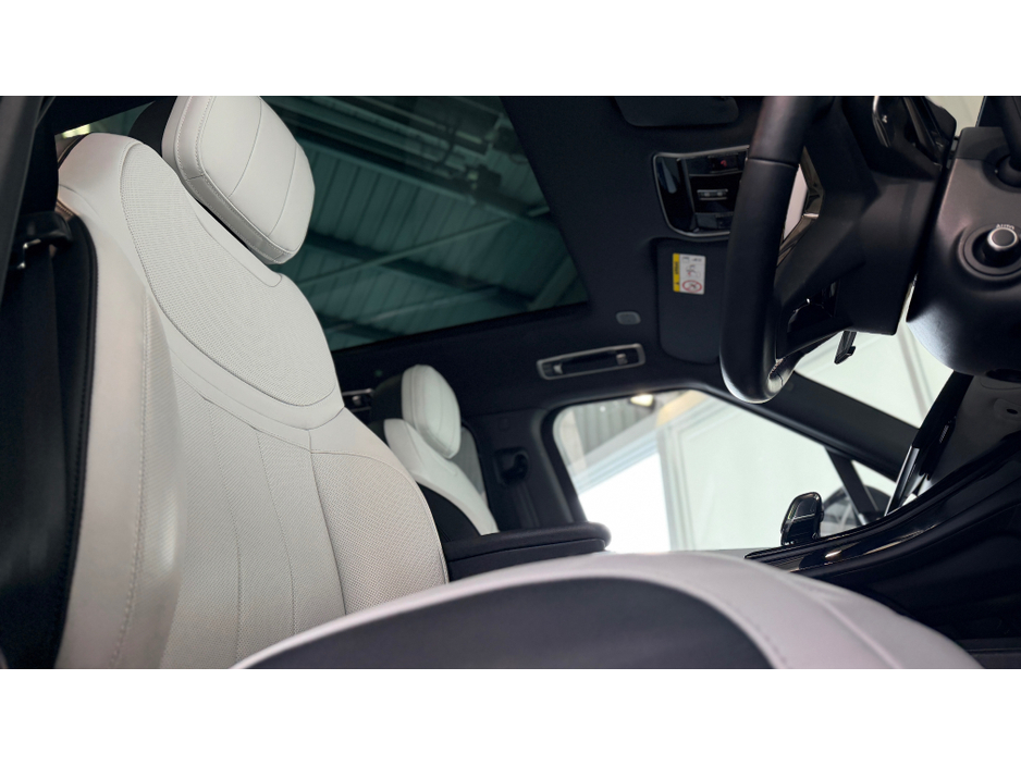 2025 Land Rover Range Rover - image 3