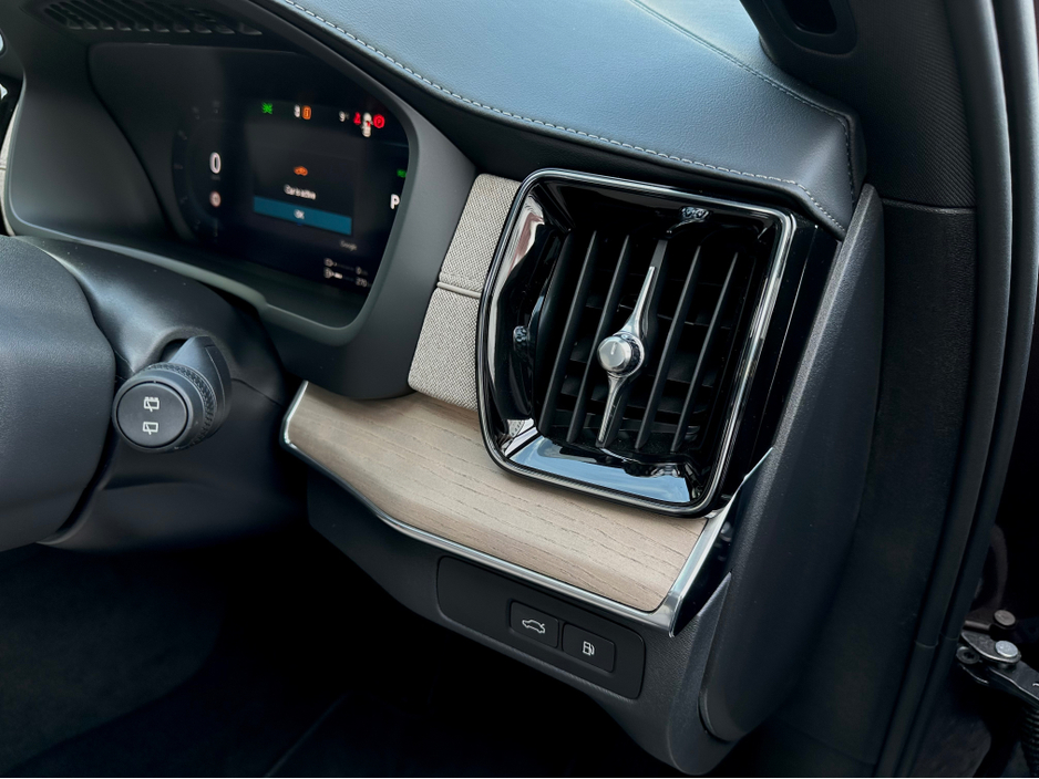 2025 Volvo XC90 - image 15