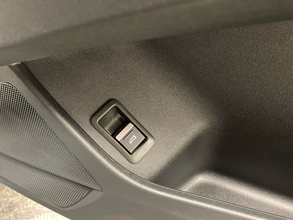 2024 Audi e-tron - image 13