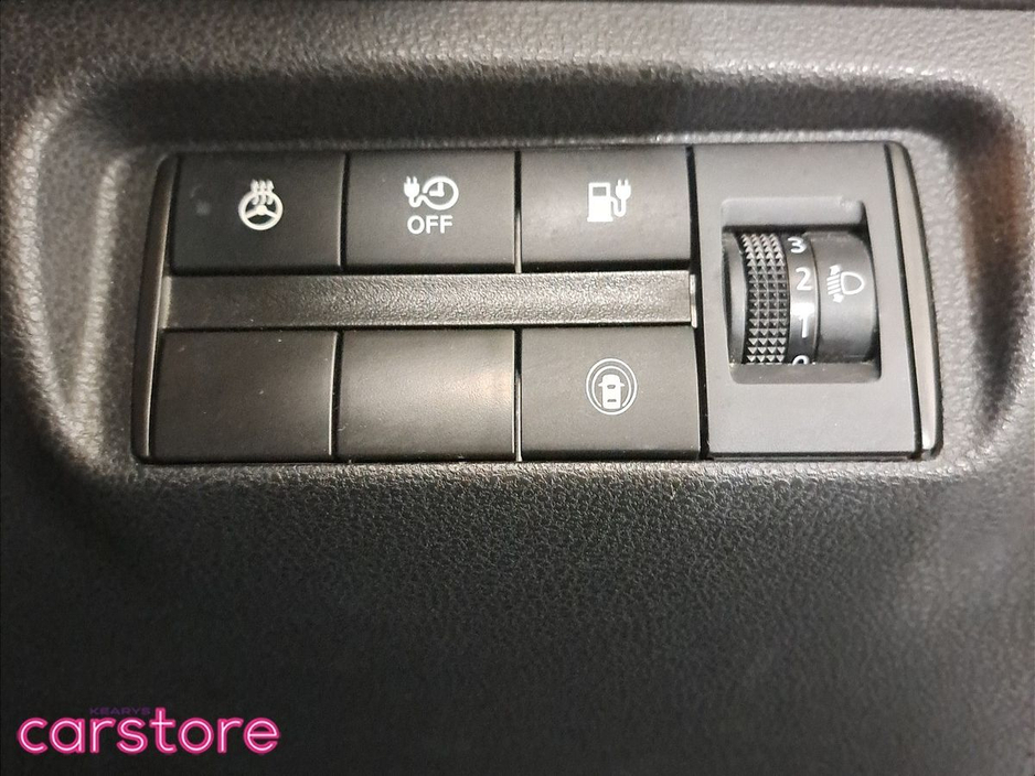 2023 Nissan Leaf - image 18