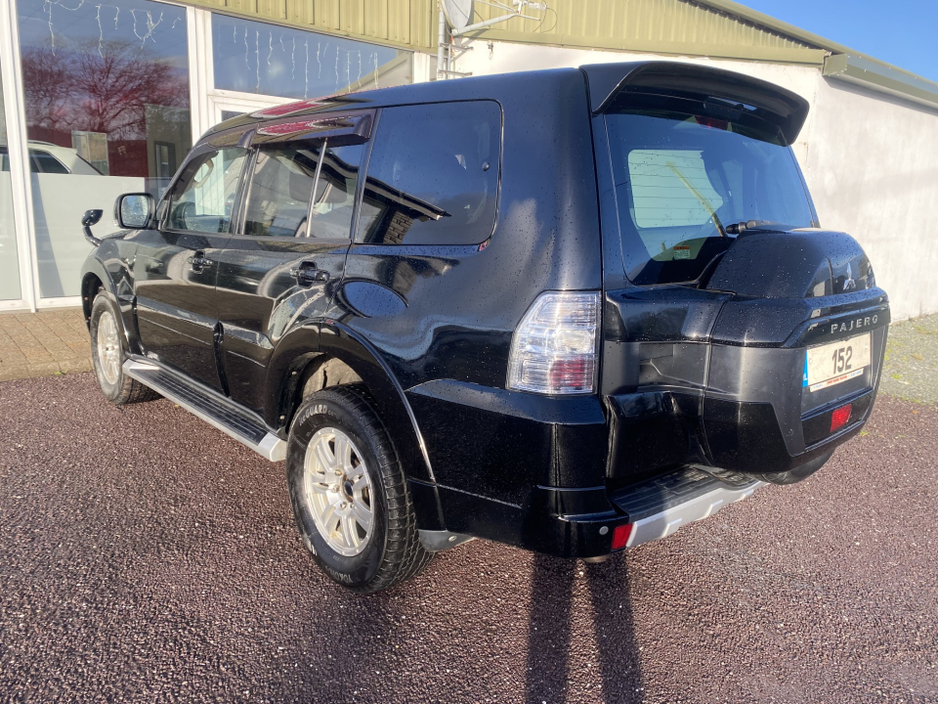 2015 Mitsubishi Pajero - image 3