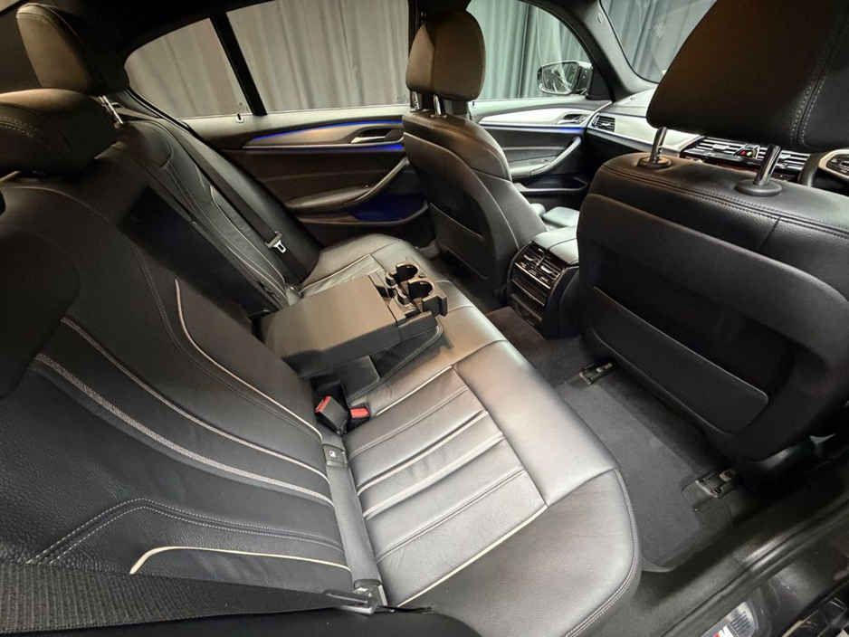 2019 BMW 5 Series - image 32