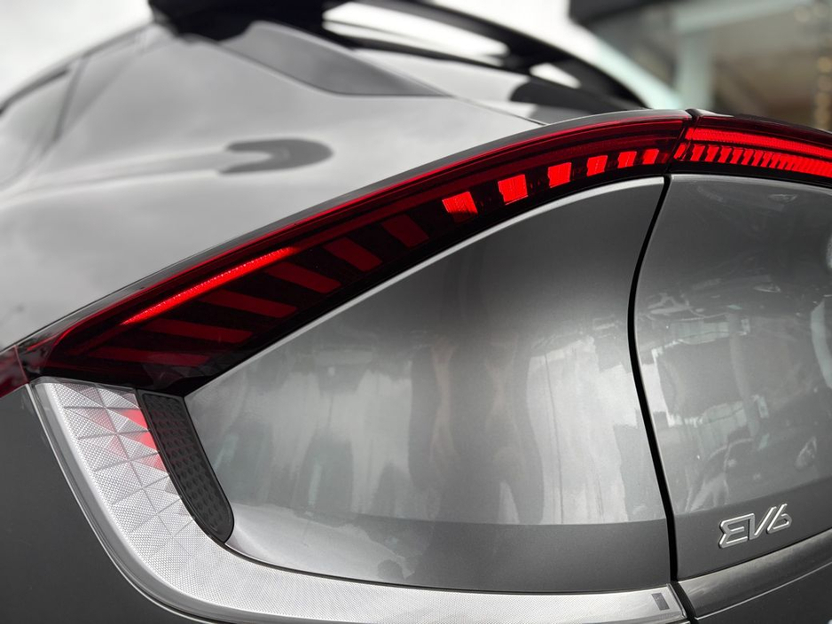 2023 Kia EV6 - image 9