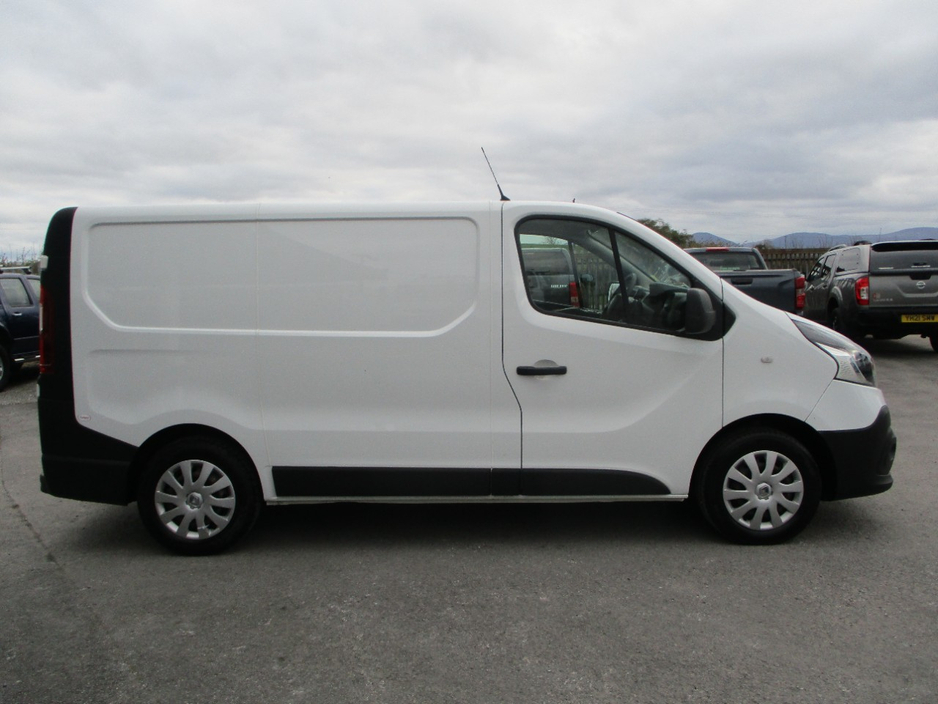 2018 Renault Trafic - image 8