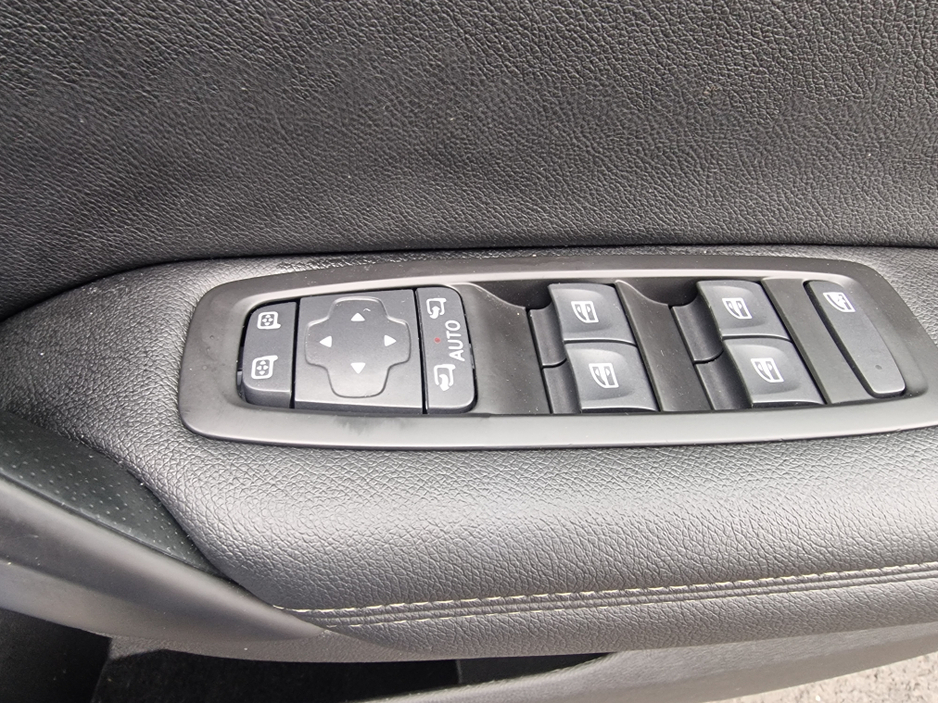 2016 Renault Megane - image 20