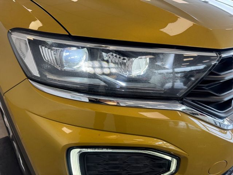 2021 Volkswagen T-Roc - image 21