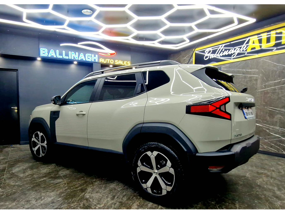 2025 Dacia Duster - image 13