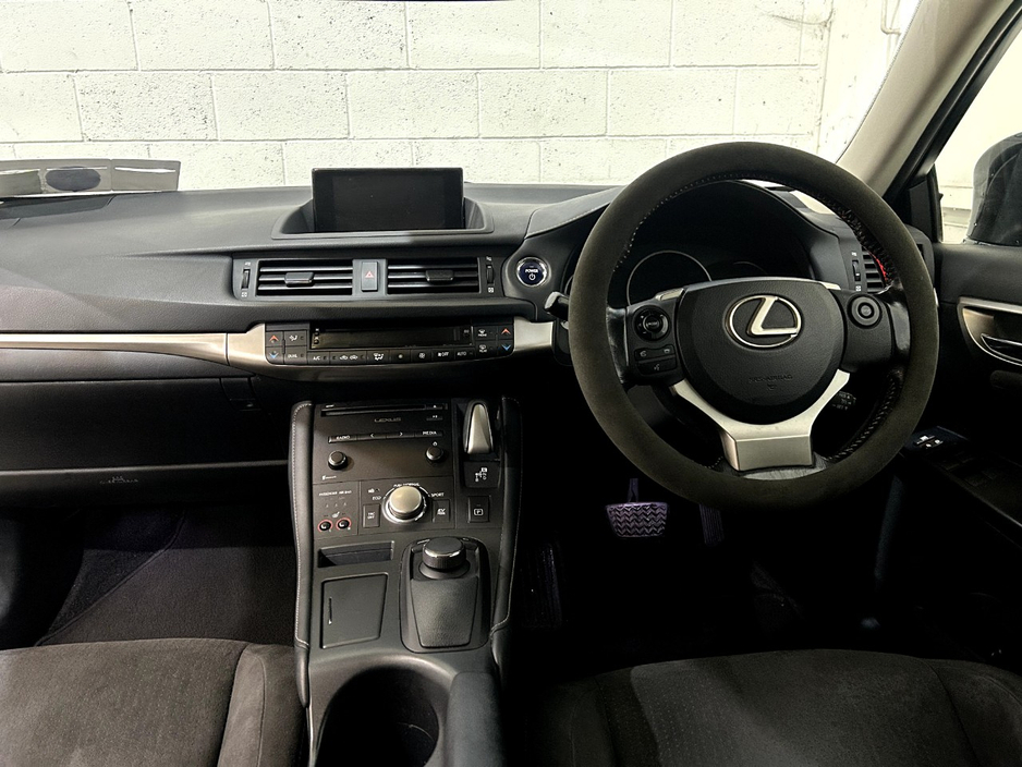 2015 Lexus CT 200 h - image 7