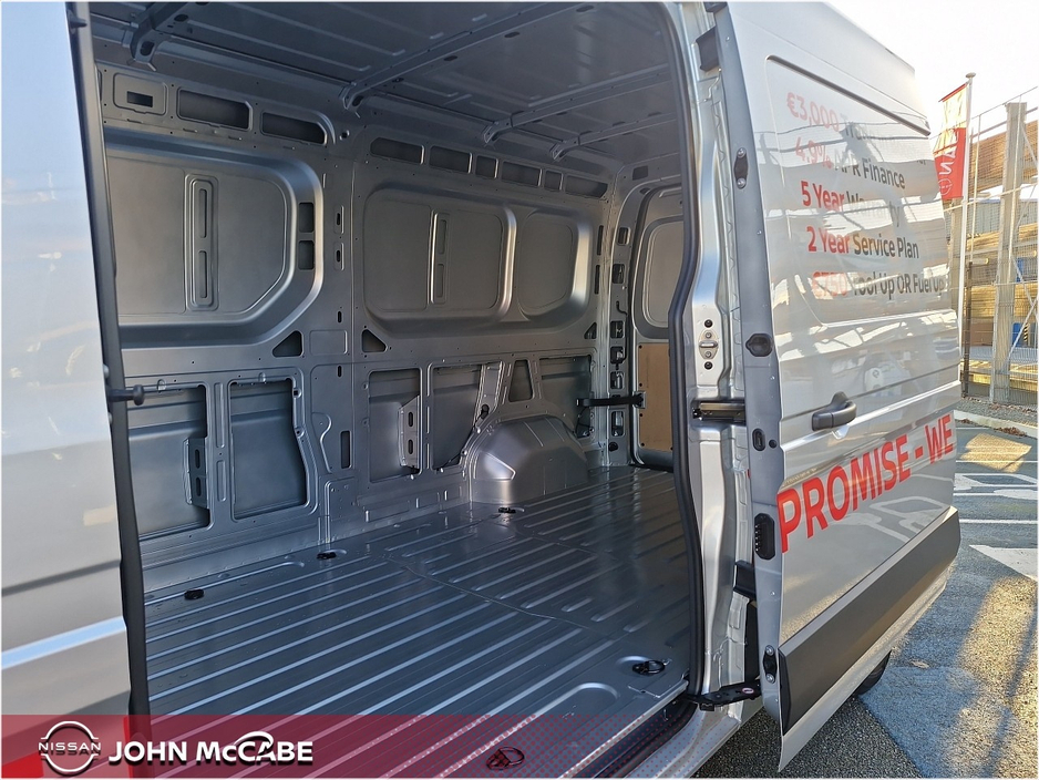 2026 Nissan Interstar - image 24