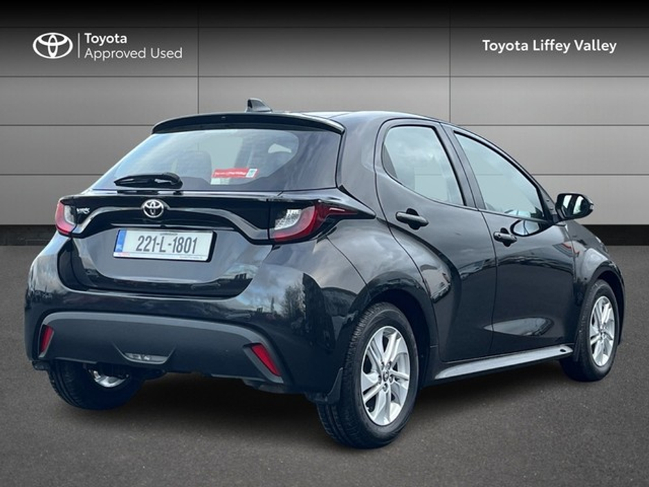2022 Toyota Yaris - image 2