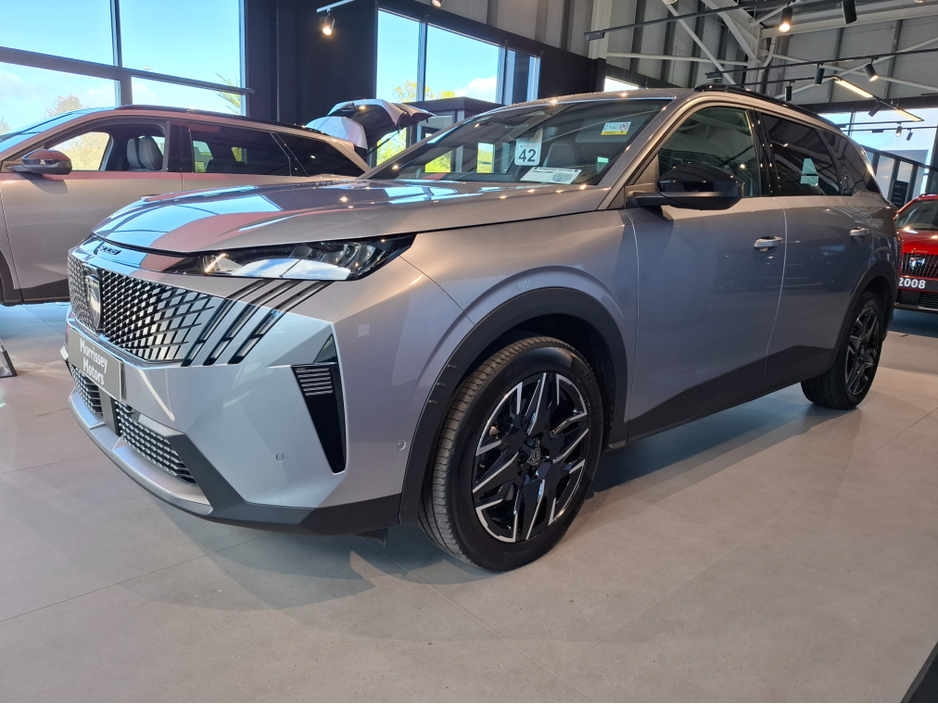 2026 Peugeot 5008 ALLURE 73KWH 210BHP 4DR €51,950