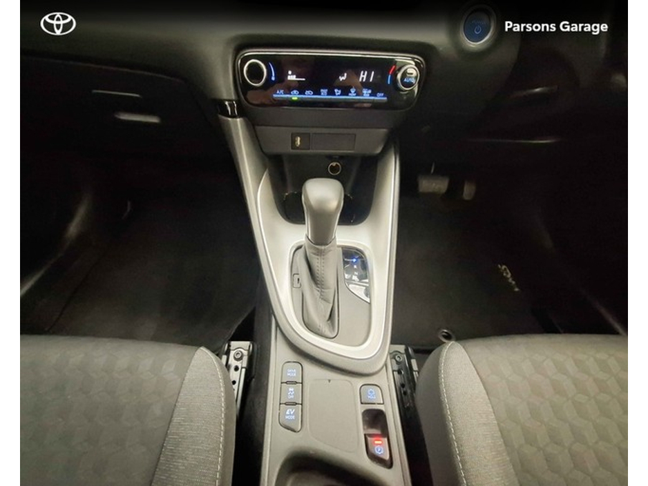 2022 Toyota Yaris - image 11