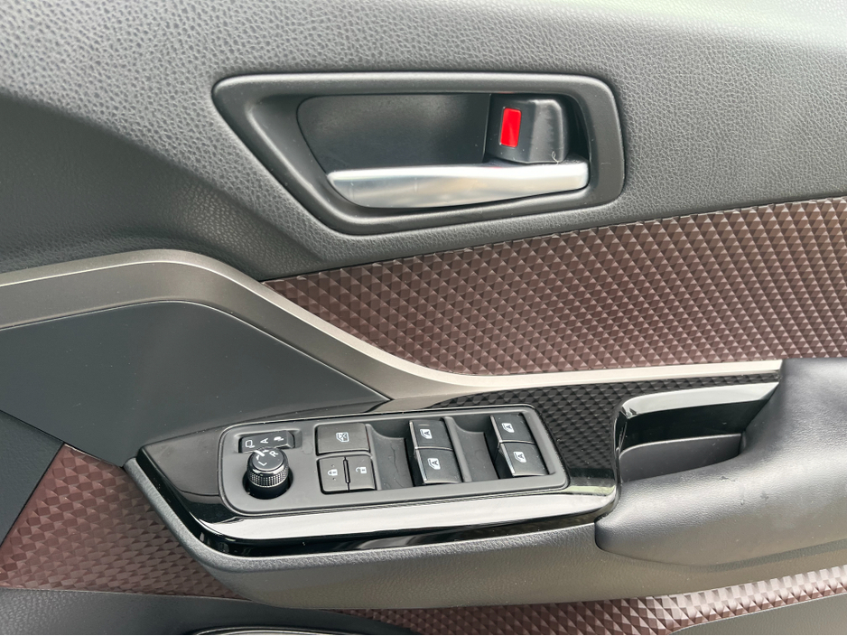 2019 Toyota C-HR 1.8 HYBRID AUTO LOW KM HIGH SPEC €20,950