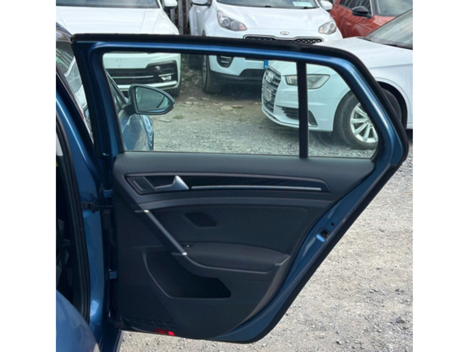 2013 Volkswagen Golf - image 9