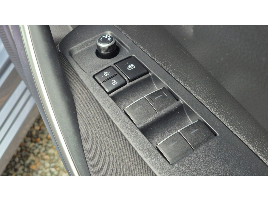 2019 Toyota Corolla - image 18