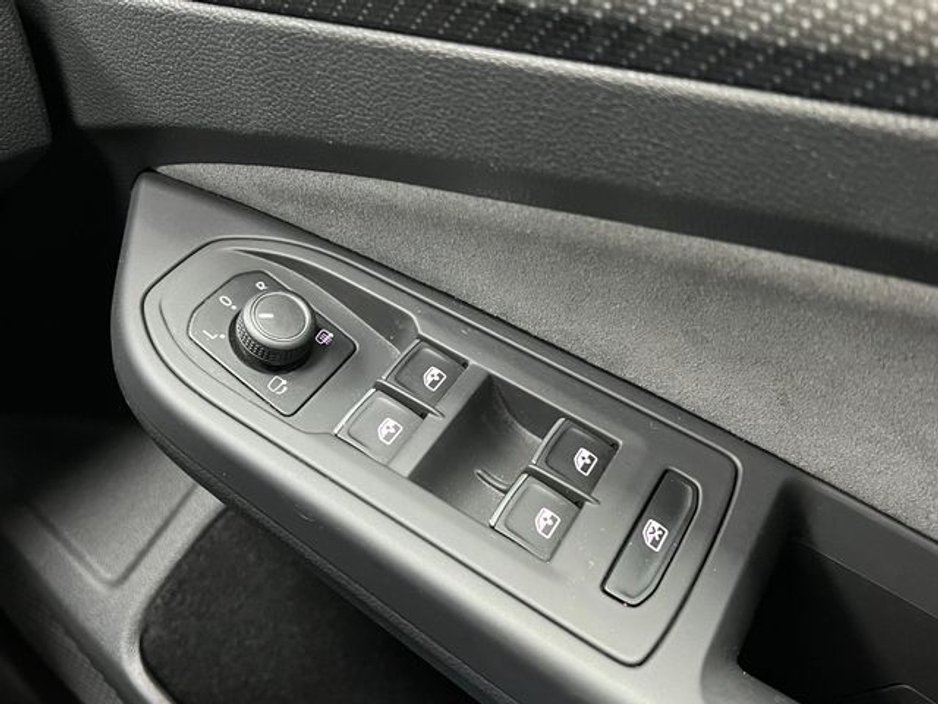 2023 Volkswagen Golf - image 24