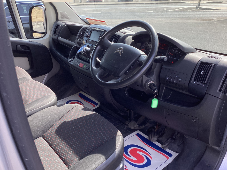 2019 Citroen Relay - image 8