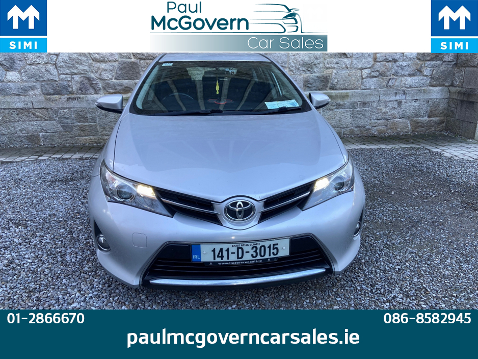 2014 Toyota Auris - image 2