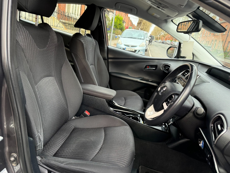 2018 Toyota Prius - image 9