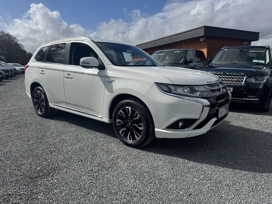 2018 Mitsubishi Outlander - image 9