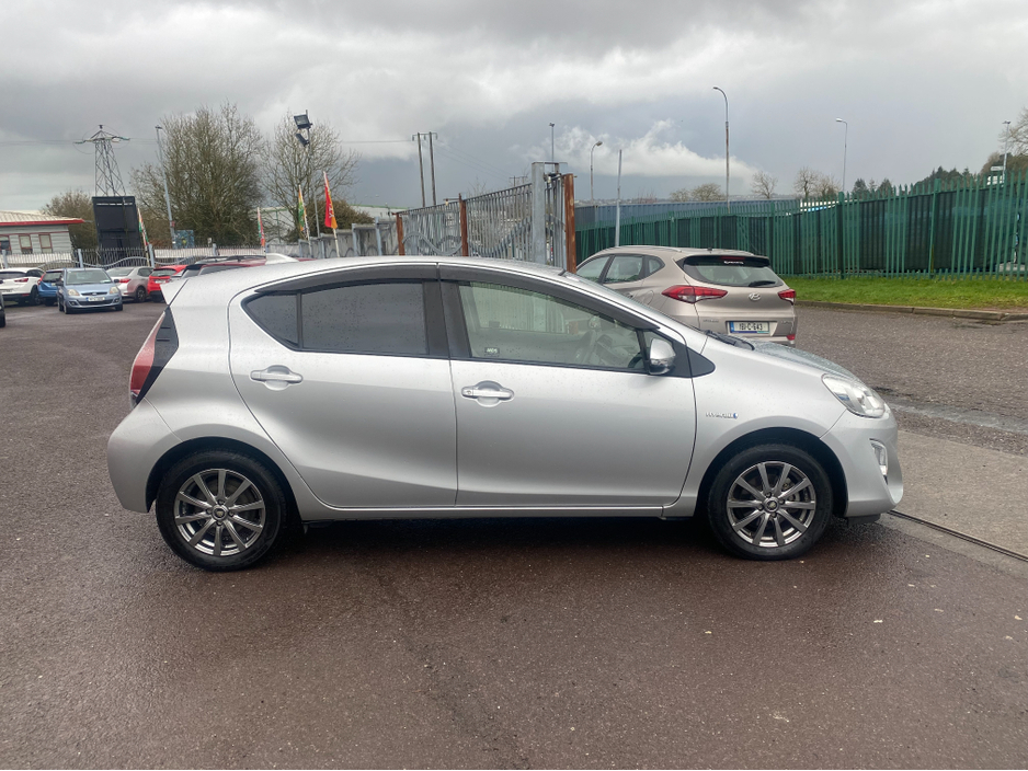 2017 Toyota Aqua 1.5 DAA-NHP10 5DR AUTO €9,950